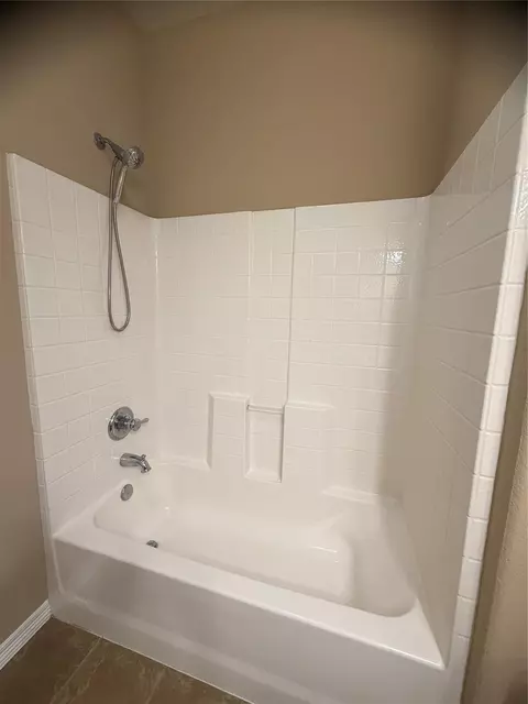 Bath - 1092 Shadow Glenn Dr, Conroe, TX 77301 photo 3 of 4