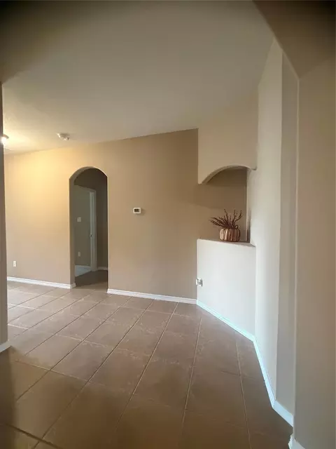 Entry Way - 1092 Shadow Glenn Dr, Conroe, TX 77301 photo 2 of 2