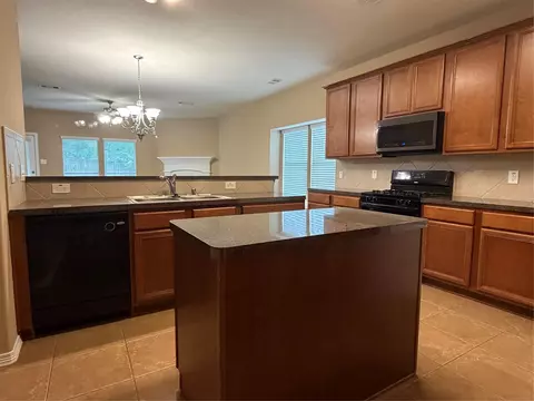 Kitchen - 1092 Shadow Glenn Dr, Conroe, TX 77301 photo 2 of 2