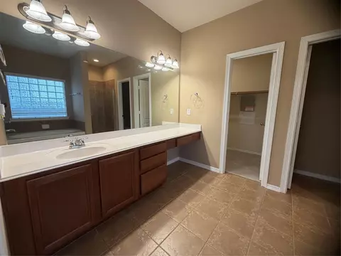 Bath - 1092 Shadow Glenn Dr, Conroe, TX 77301 photo 1 of 4