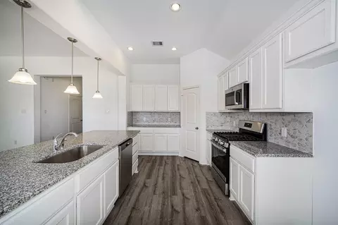 Kitchen - 11025 Ondrea Dr, Willis, TX 77318 photo 3 of 4