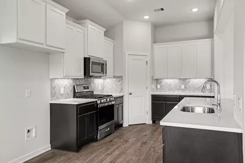 Kitchen - 11025 Ondrea Dr, Willis, TX 77318 photo 4 of 4