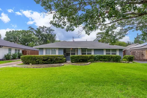 1810 Viking Dr, Houston, TX 77018