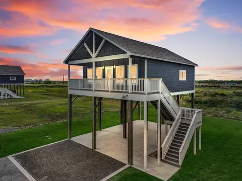 1041 Sunset Cir W, Crystal Beach, TX 77650