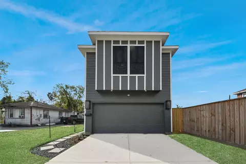 6910 J W Peavy Dr, Houston, TX 77011
