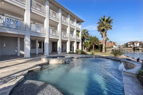 7123 Broadway St, Galveston, TX 77554