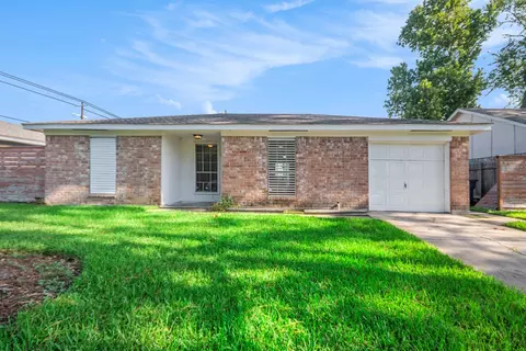 7310 Wren Cir, Texas City, TX 77591