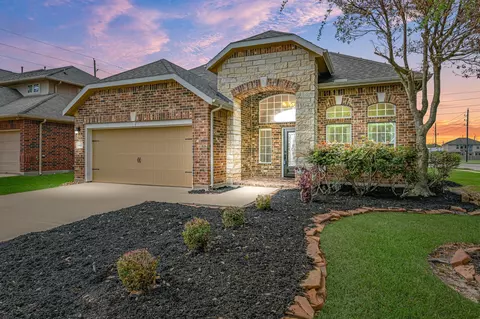 6102 Wickshire Dr, Rosenberg, TX 77471