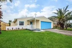 9 Manor Way, Galveston, TX 77550