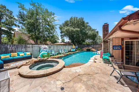 Exterior - 6907 Briarfield Dr, Spring, TX 77379 photo 3 of 7
