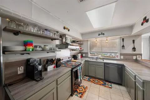 Kitchen - 6907 Briarfield Dr, Spring, TX 77379 photo 2 of 4