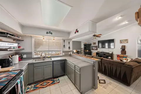 Kitchen - 6907 Briarfield Dr, Spring, TX 77379 photo 3 of 4