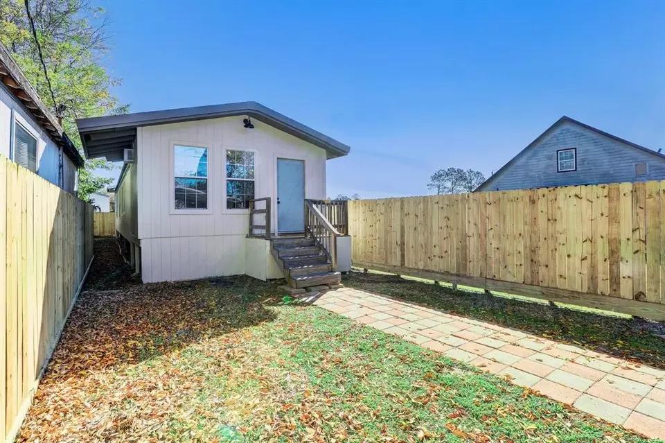 445 8th St, San Leon, TX 77539 | 14 Photos - Movoto