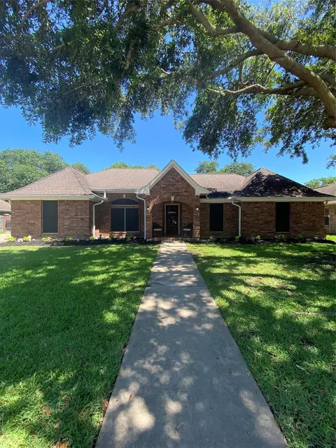 2110 Troon Dr, Alvin, TX 77511
