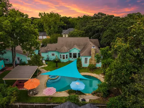 302 11th Ave N, Texas City, TX 77590