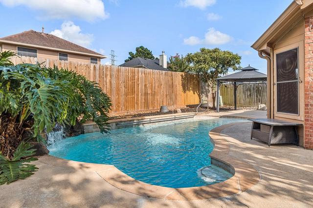 310 Cedar Lake Dr, League City, TX 77573