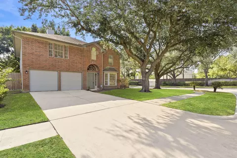 4911 Silver Fox Dr, Houston, TX 77066