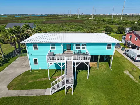 3527 9 Mile Rd, Galveston, TX 77554