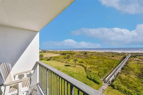 415 E Beach Dr #305, Galveston, TX 77550