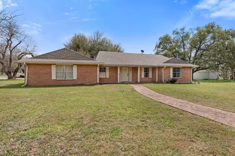 608 E Barton St, Calvert, TX 77837