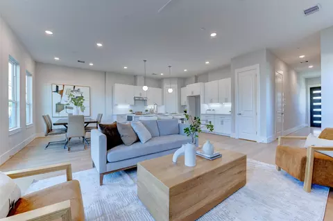 5142 Rosslyn Rd, Houston, TX 77018