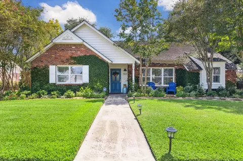 7915 Meadowvale Dr, Houston, TX 77063