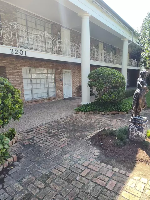 2201 Fountain View Dr W #14J, Houston, TX 77057
