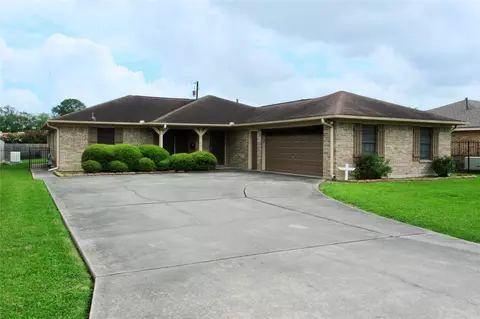 2705 15th Street St, Port Neches, TX 77651