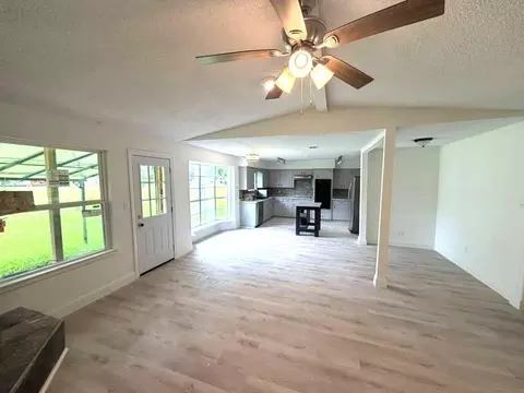 114 Swiss Ln, Clute, TX 77531