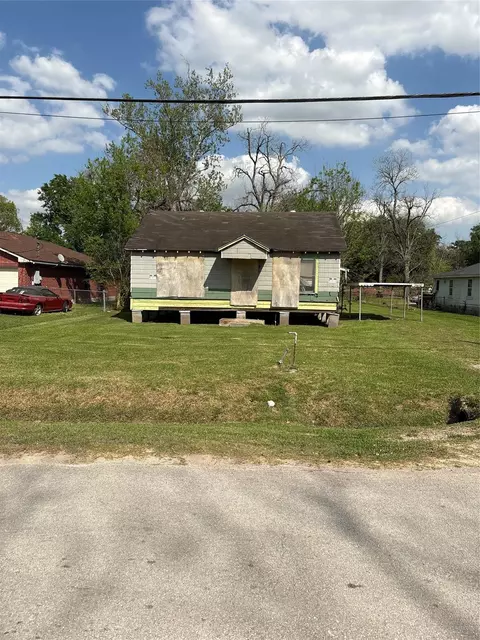5614 Wipprecht St, Houston, TX 77026