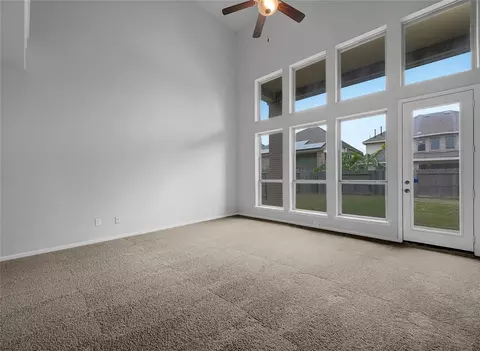 Living - 632 Kickapoo Ct, Webster, TX 77598 photo 1 of 2