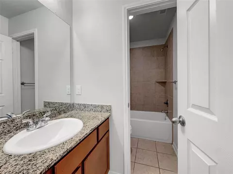 Bath - 632 Kickapoo Ct, Webster, TX 77598 photo 3 of 3