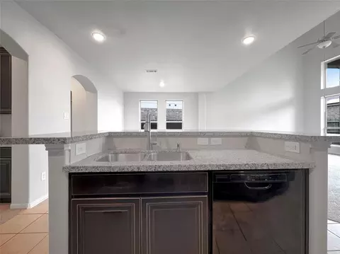 Kitchen - 632 Kickapoo Ct, Webster, TX 77598 photo 3 of 3