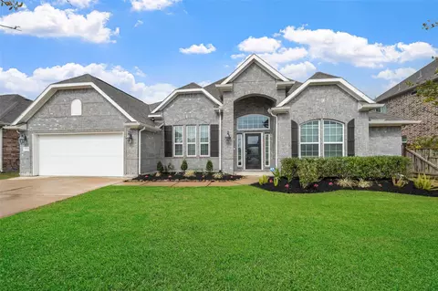 1524 N Blue Bonnet Ln, Angleton, TX 77515