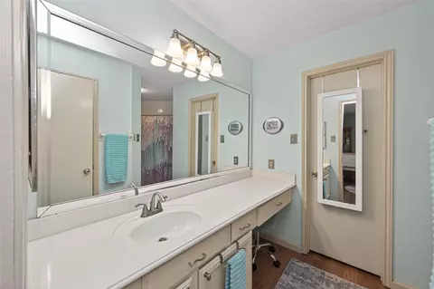 Bath - 3639 Nutwood Ln, Spring, TX 77389 photo 2 of 2