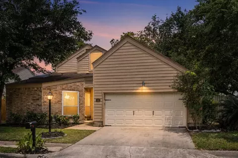 5102 Birchmont Dr, Houston, TX 77091