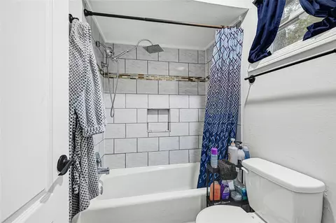 Bath - 5322 Ashmere Ln, Spring, TX 77379 photo 1 of 2