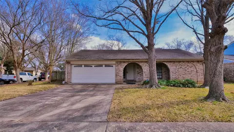 2915 Mesquite Dr, Sugar Land, TX 77479