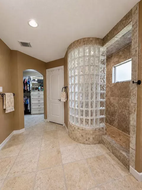 Bath - 17107 Rustington Dr, Spring, TX 77379 photo 4 of 7