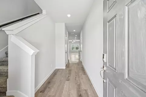 Entry Way - 302 Amy St, Angleton, TX 77515 photo 1 of 8