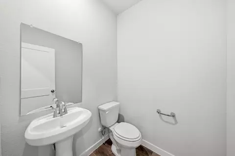Entry Way - 302 Amy St, Angleton, TX 77515 photo 3 of 8