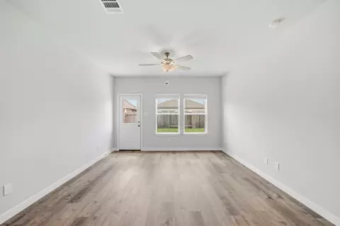 Living - 302 Amy St, Angleton, TX 77515 photo 1 of 2