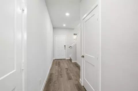 Entry Way - 302 Amy St, Angleton, TX 77515 photo 2 of 8