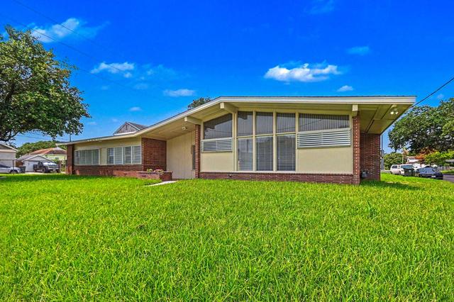 2005 Mary Moody Northen Blvd, Galveston, TX 77551