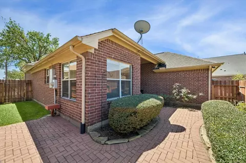 Exterior - 608 Brad Ct, Webster, TX 77598 photo 3 of 3