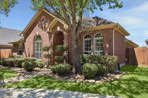 Exterior - 608 Brad Ct, Webster, TX 77598 photo 2 of 3