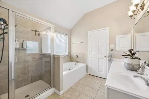 Bath - 608 Brad Ct, Webster, TX 77598 photo 2 of 3