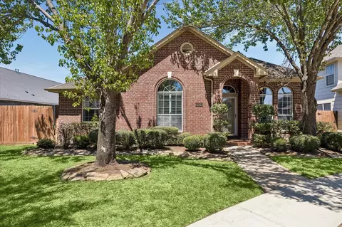 608 Brad Ct, Webster, TX 77598