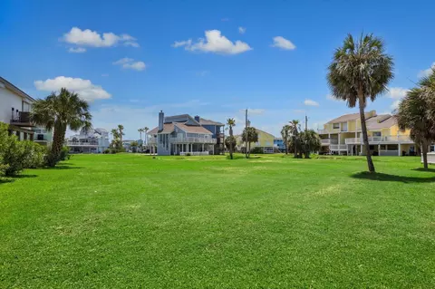 4105 Ghost Crab Ln, Galveston, TX 77554