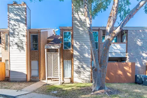 10202 Forum Park Dr #211, Houston, TX 77036